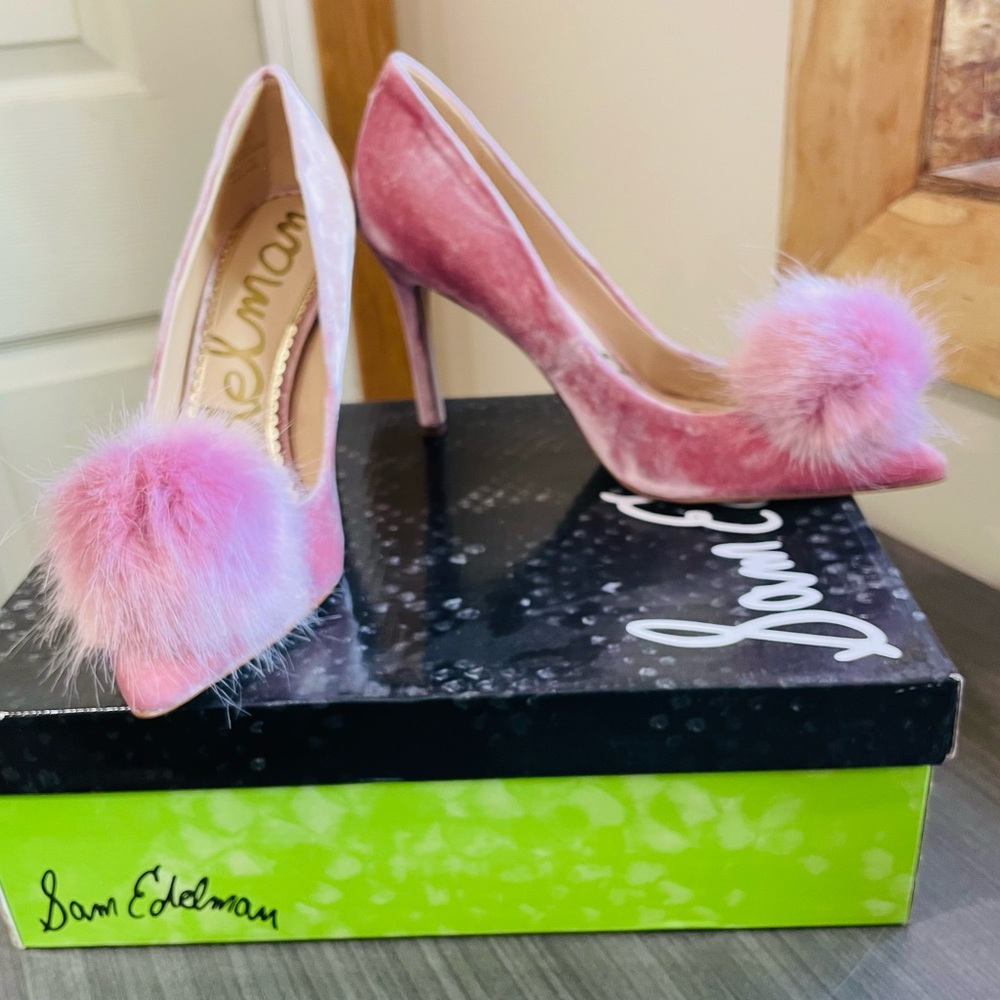 Sam Edelman Women’s 7.5 Haroldson Rose Velvet pumps with pompoms